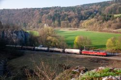 Diesellok der Baureihe 232 (Ludmilla) im Altmühltal bei Dollnstein