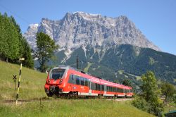 Deutsche Bahn DB Talent 2 ELektrotriebzug auf der Außerfernbahn Garmisch-Partenkirchen - Reutte in Tirol mit Zugspitze bei Lermoos