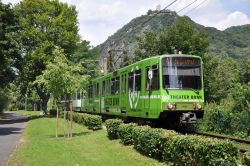 Stadtbahn Bonn U-Bahn SWB B-Wagen mit Vollwerbung als Linie 66 nach Bad Honnef mit Drachenfels