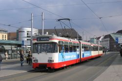 Straßenbahn Bremen Tram Wegmann GT4 an der Haltestelle Hauptbahnhof