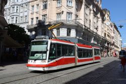 Straßenbahn Brünn Brno Skoda 03T Anitra nahe der Haltestelle Zelny trh in der Innenstadt von Brünn