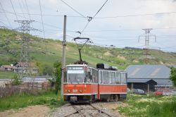 Tram Cluj-Napoca Rumänien Straßenbahn CKD Tatra KT4D aus Berlin mit Heldendenkmal in der Wendeschleife CUG