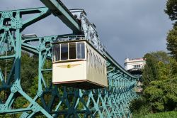 Bergbahn Dresden Seilschwebebahn Strecke mit Bergstation