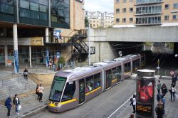 Straßenbahn Dublin Tram Luas Alstom Citadis Green Line in der Station Brides Glen