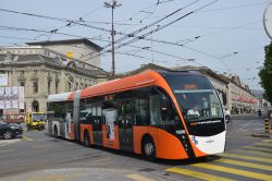 Obus Genf Geneve Trolleybus Van Hool am Place de Neuve